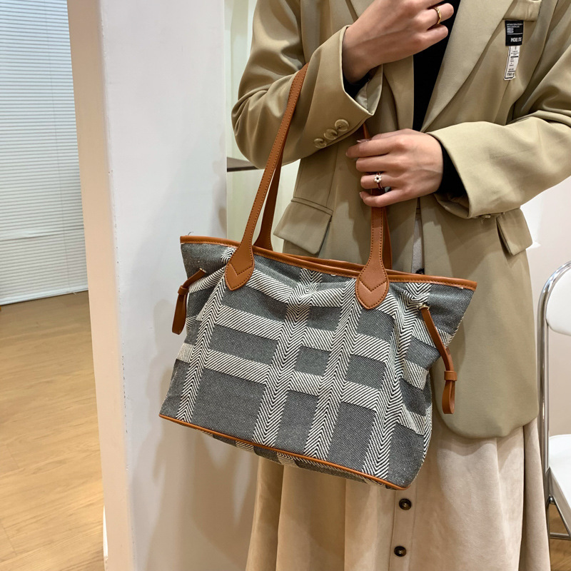 Fashion Net Celebrity Single Shoulder Tote Bag - Image 3
