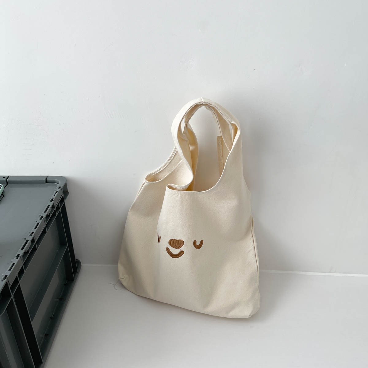 Cute Embroidery Bear Large-capacity Art Class Hand-carry Single-shoulder Canvas Bag - Image 2