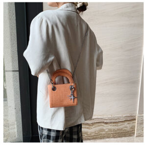 Fashion all-match portable chain shoulder messenger bag