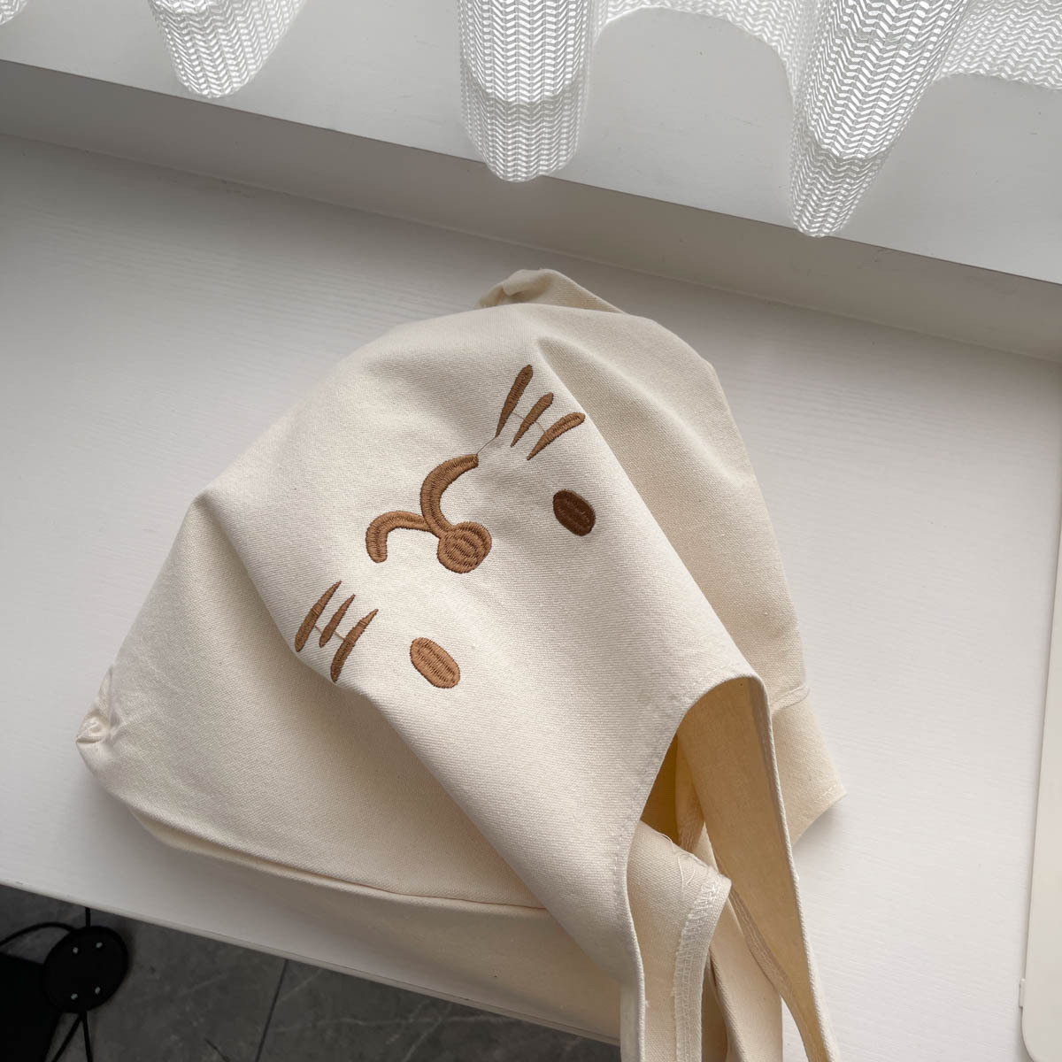 Cute Embroidery Bear Large-capacity Art Class Hand-carry Single-shoulder Canvas Bag - Image 3