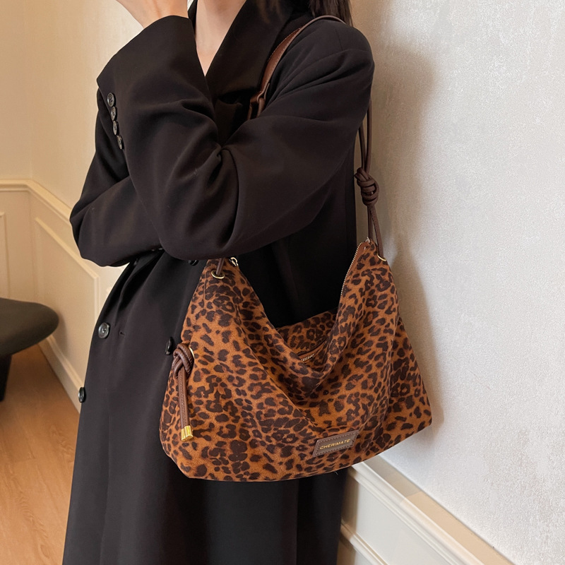 Autumn And Winter Niche Shoulder Underarm Pillow Leopard Print Women's Messenger Bag - Image 6
