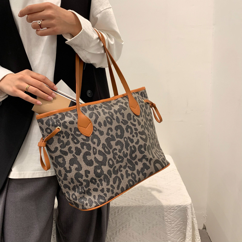 Fashion Net Celebrity Single Shoulder Tote Bag - Image 4