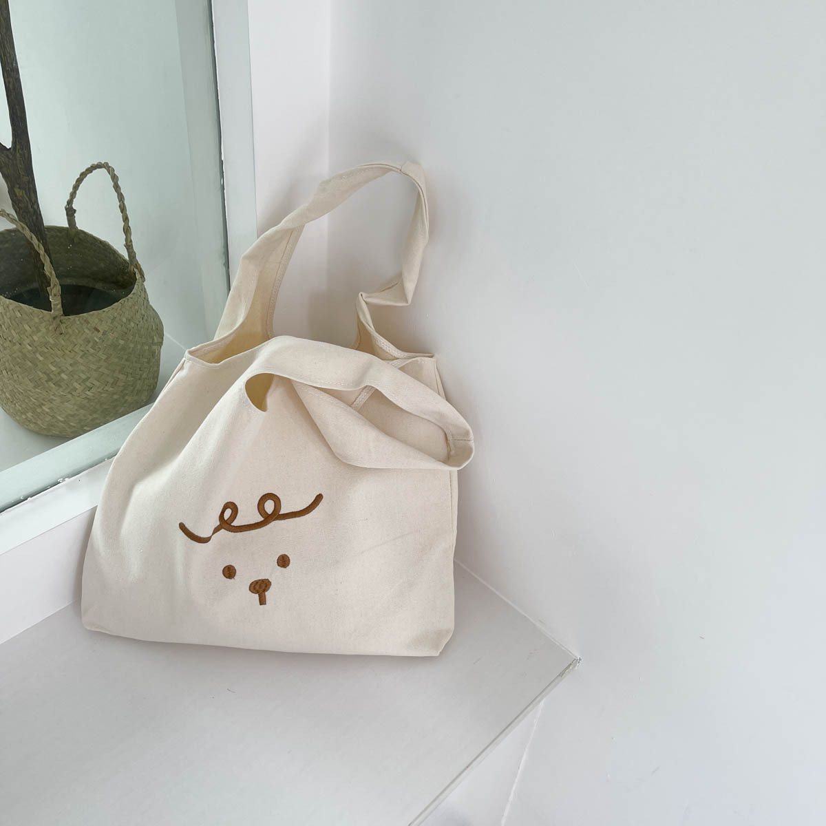 Cute Embroidery Bear Large-capacity Art Class Hand-carry Single-shoulder Canvas Bag - Image 4