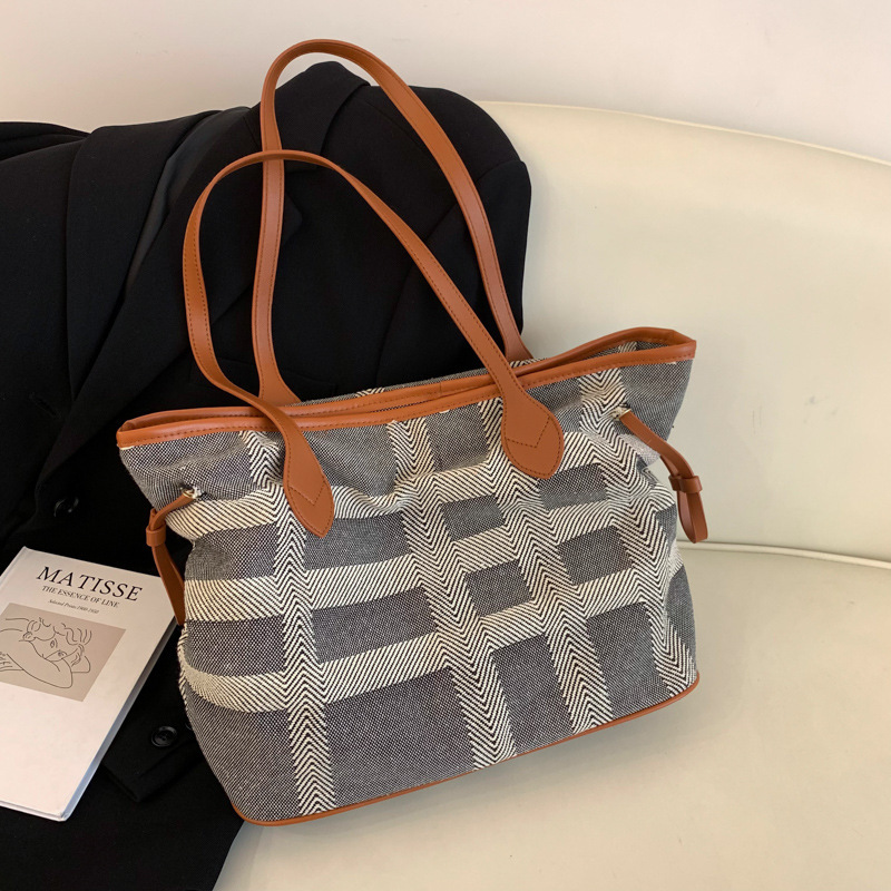Fashion Net Celebrity Single Shoulder Tote Bag - Image 5