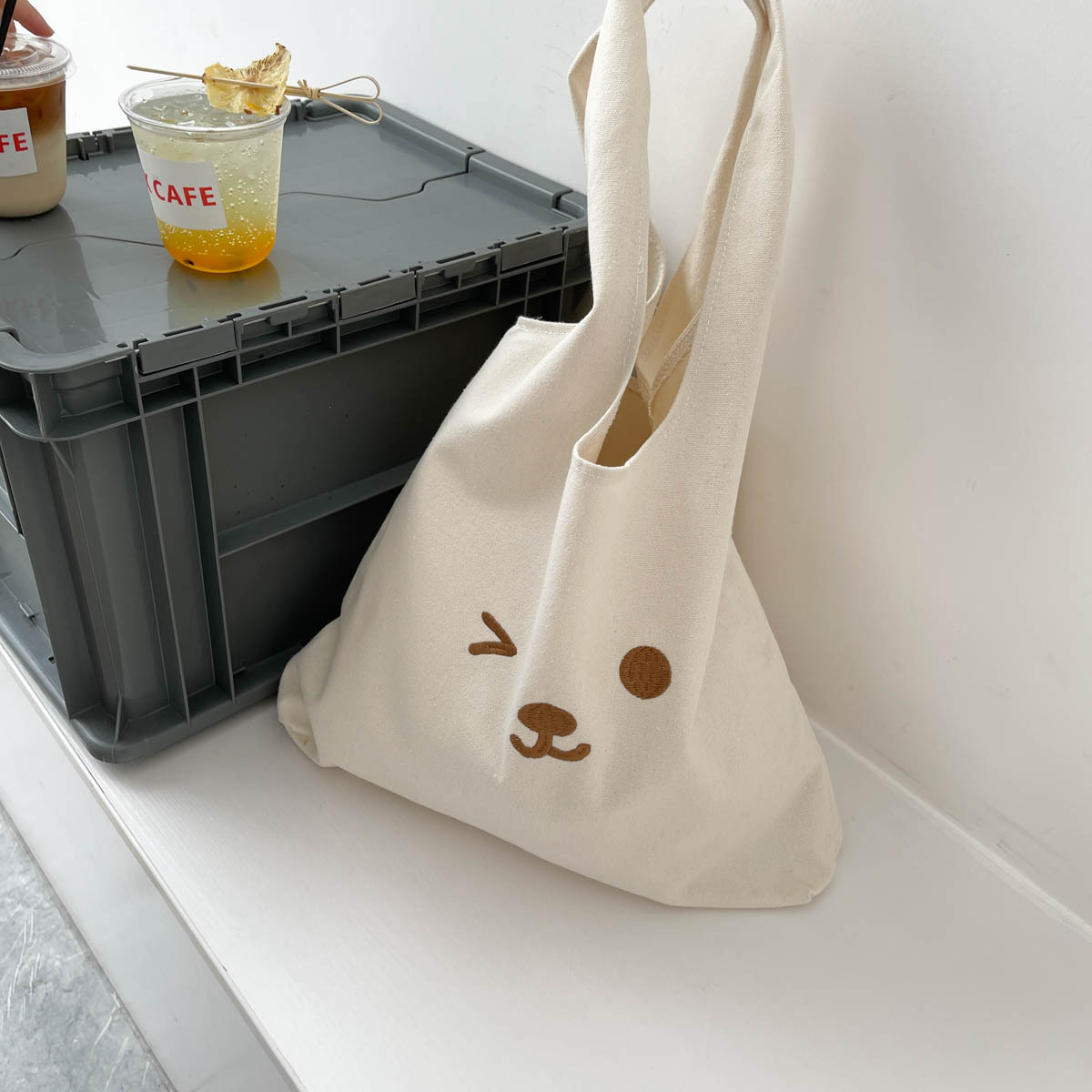 Cute Embroidery Bear Large-capacity Art Class Hand-carry Single-shoulder Canvas Bag - Image 6
